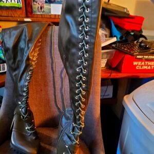 Knee High lace up women's boots size 7